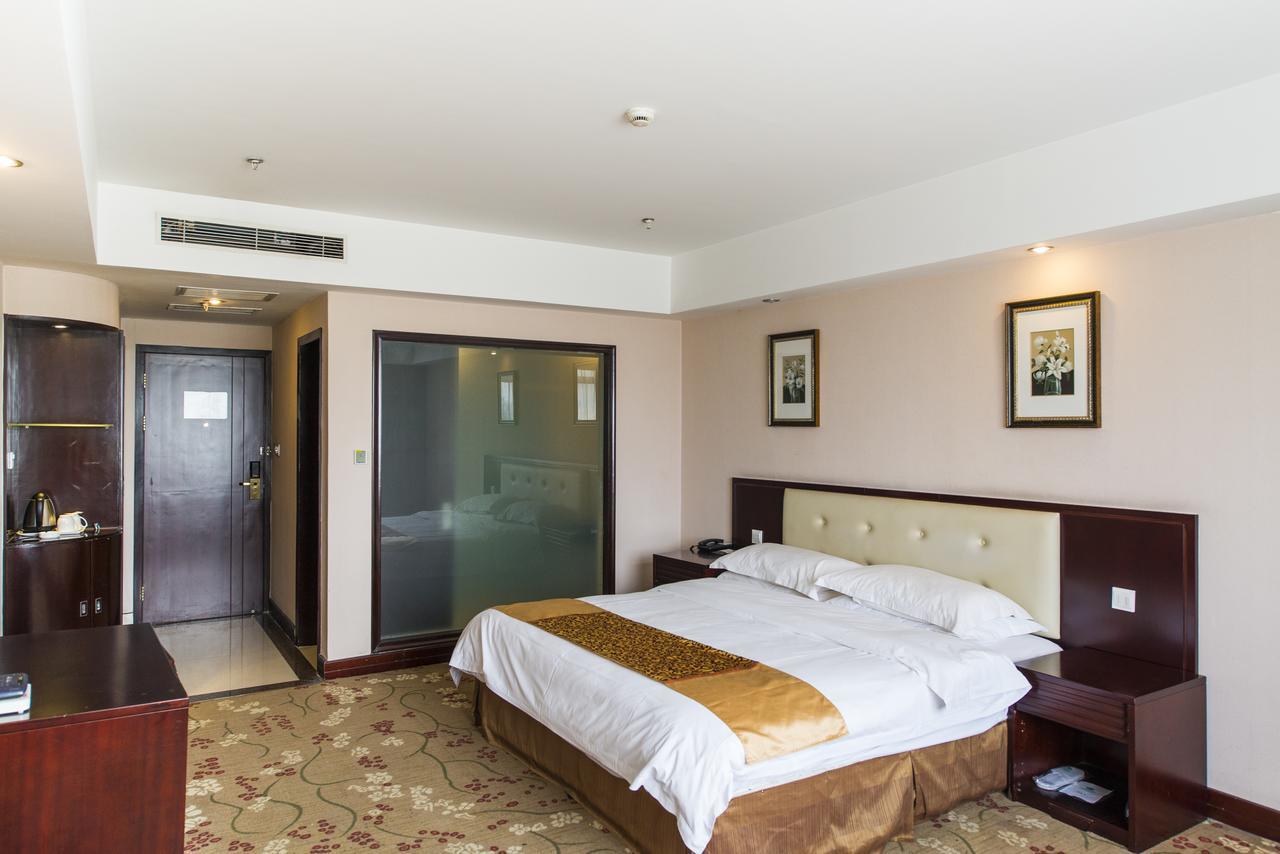 Vienna 3 Best Hotel Shanghai Expo Sanlin Экстерьер фото